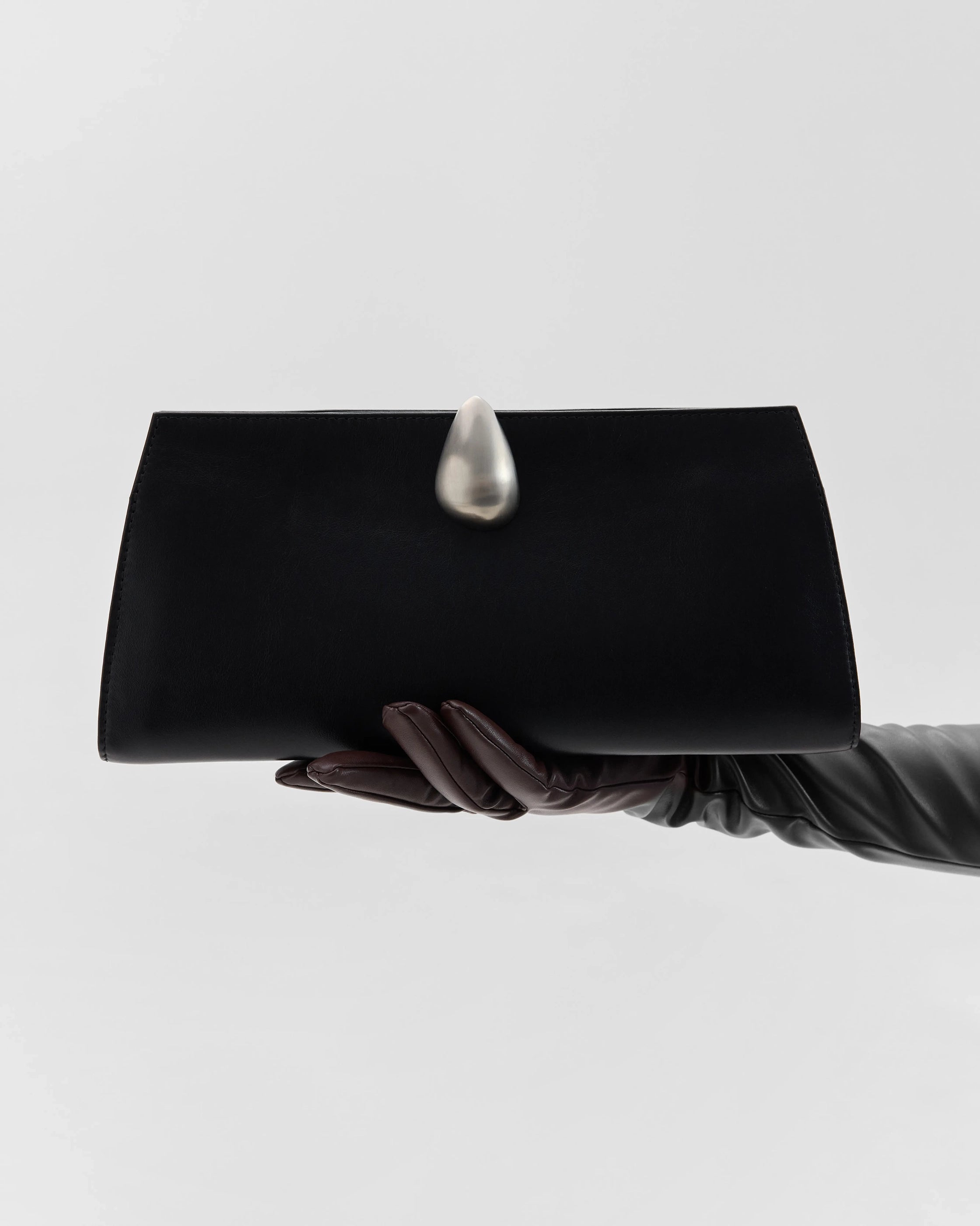 BAISSE CLUTCH BLACK