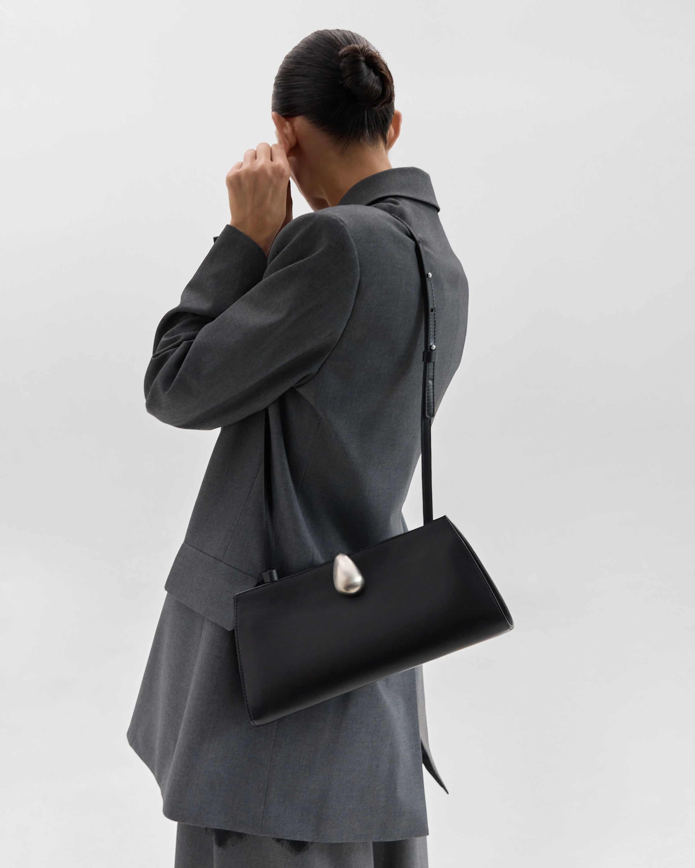 BAISSE CLUTCH BLACK