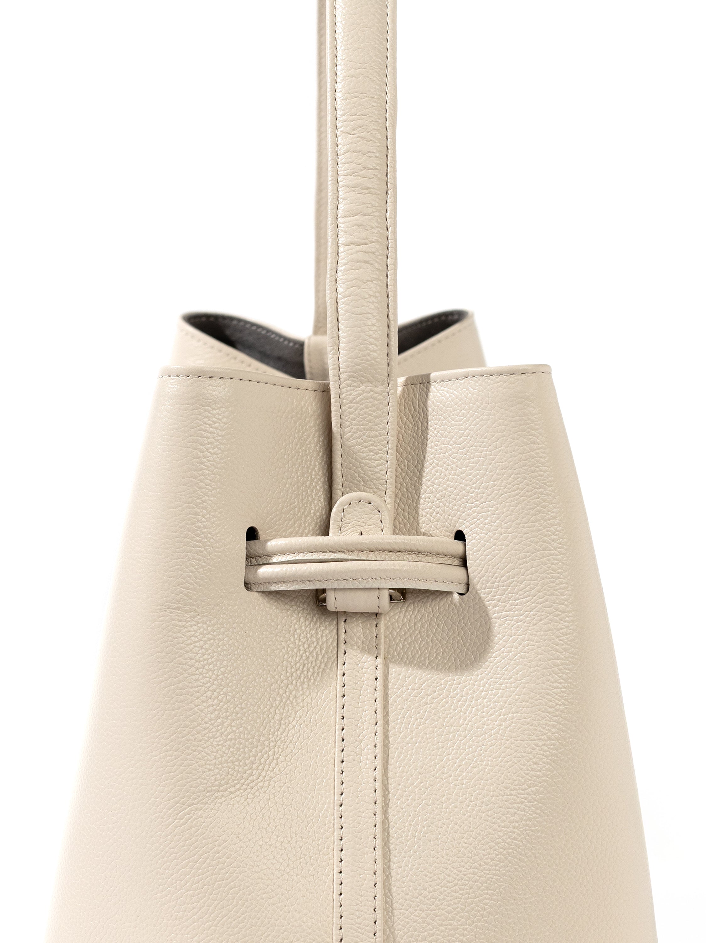 DESIRE IN LEATHER MILK