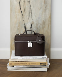 MAKE-UP BROWN