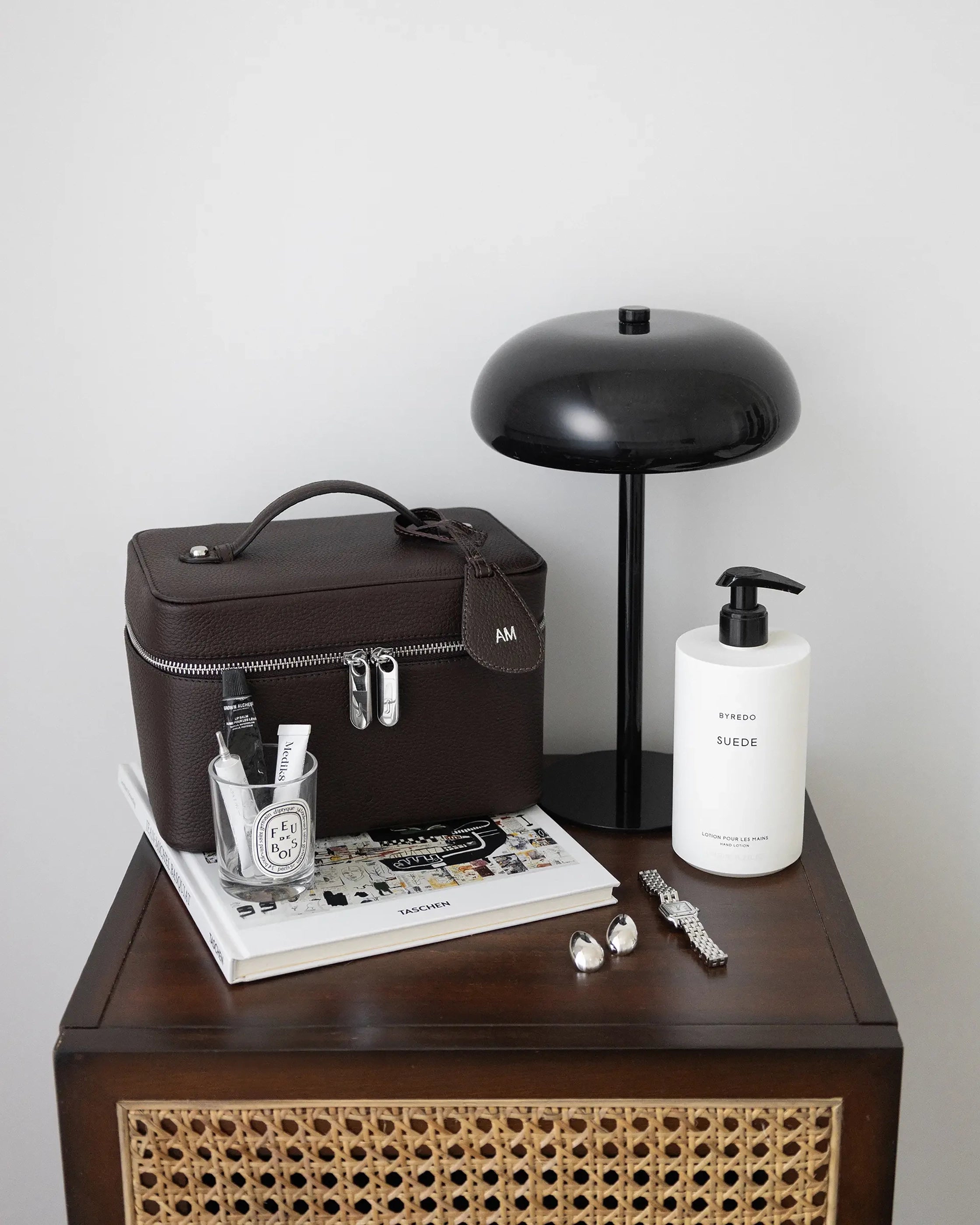 MAKE-UP BROWN