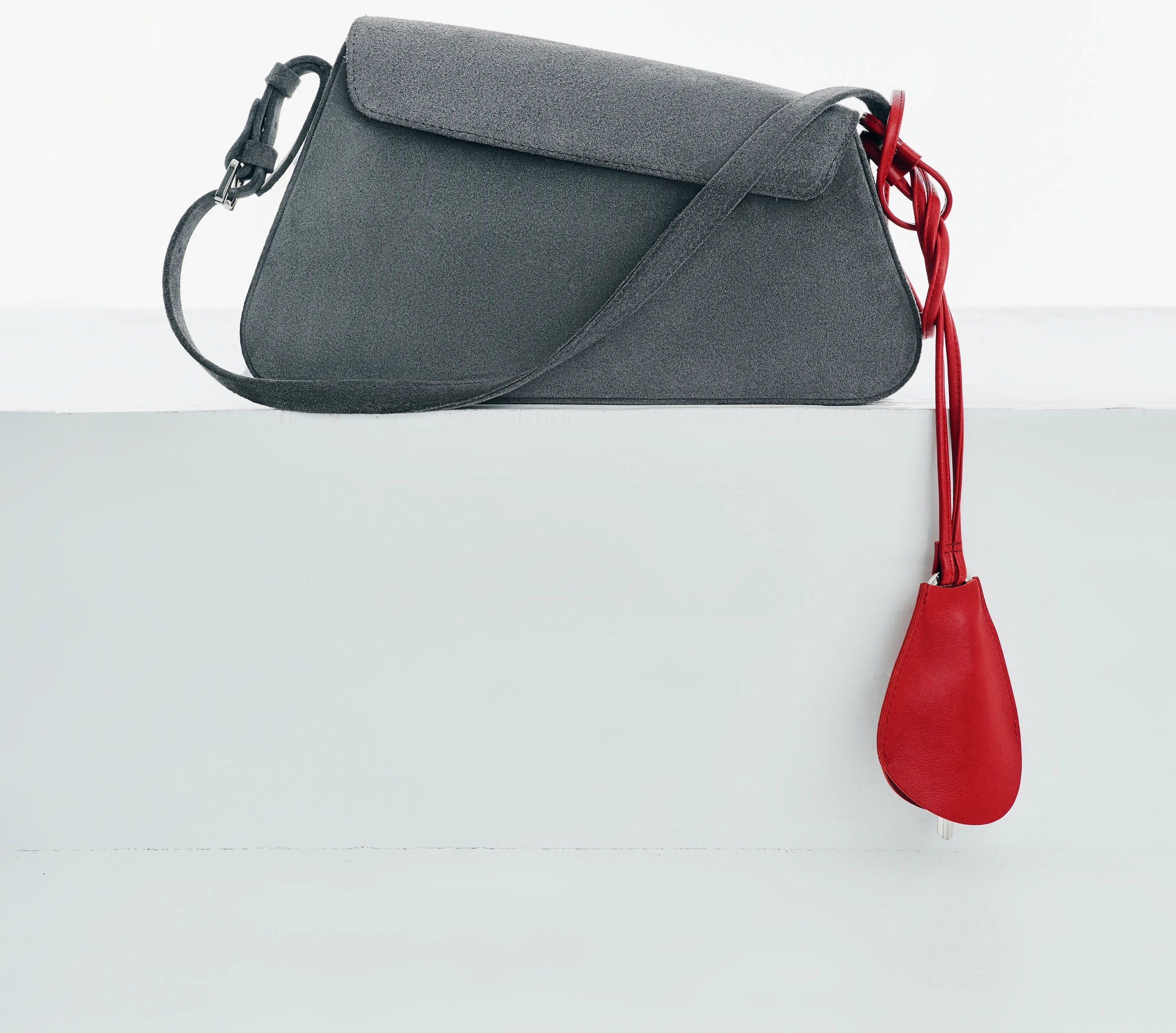 SUEDE GREY